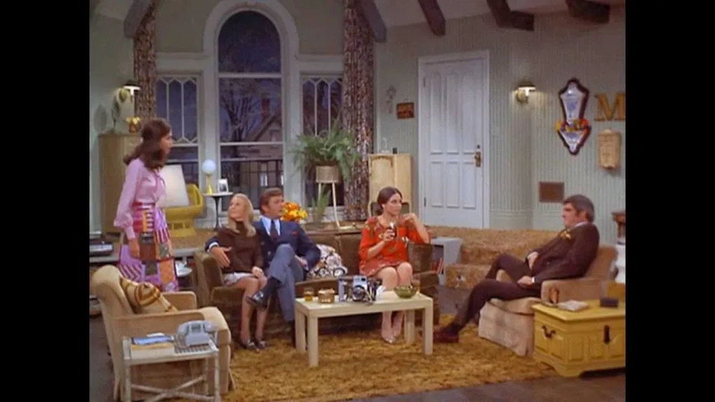 Mary Richards entertaining friends in her apartment's sunken living room.